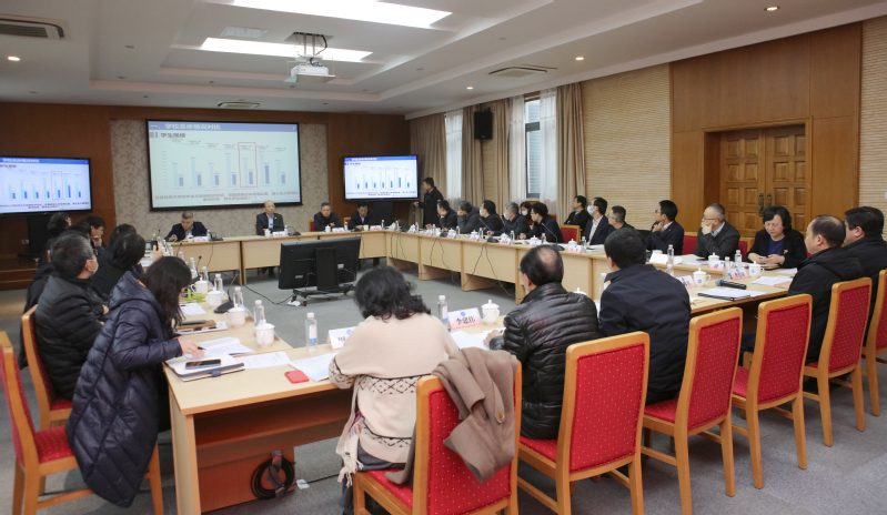 校长轩福贞主持召开2022年行政重点工作院长务虚会